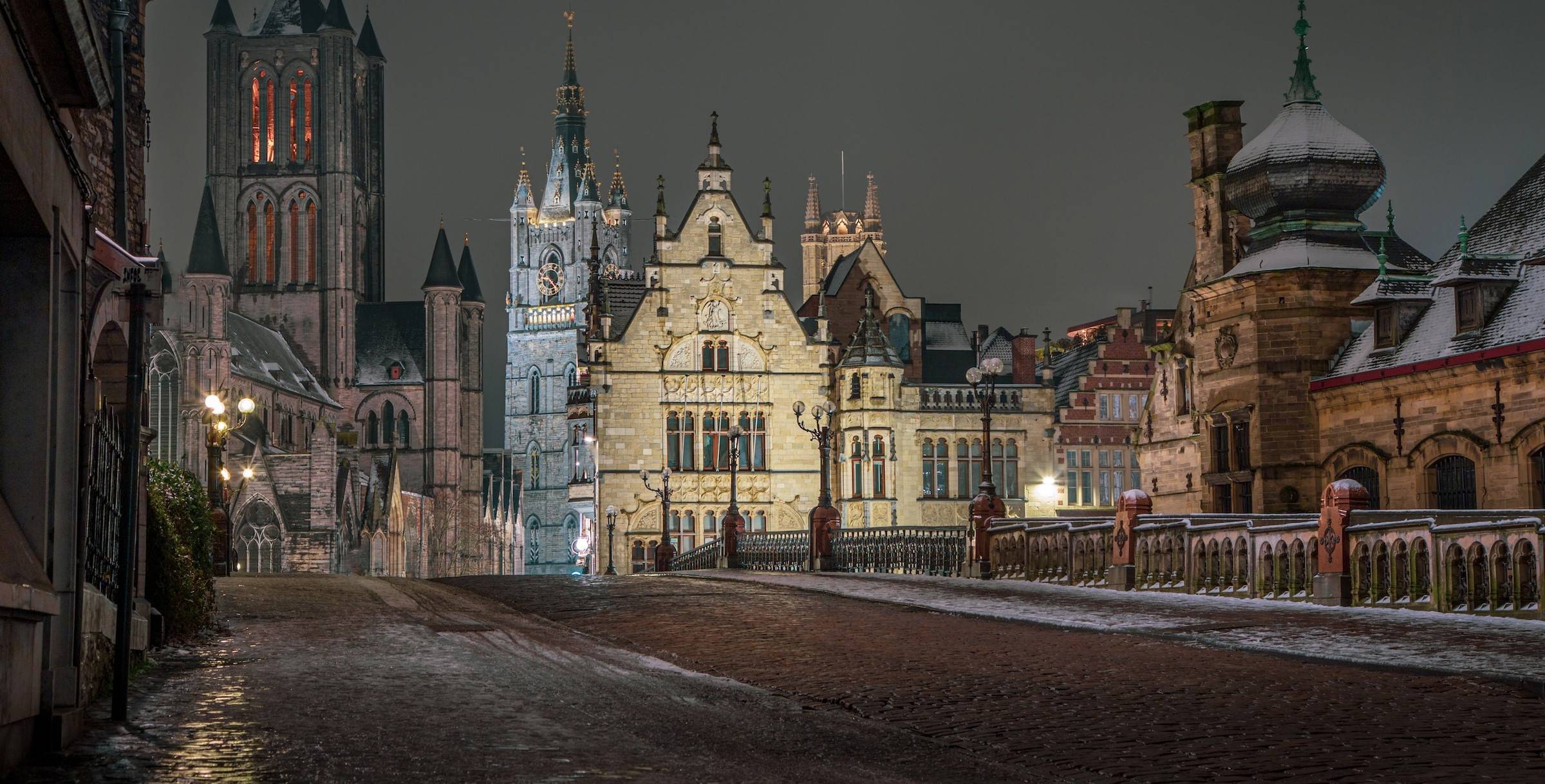 Belgian place with a cathedral, some home buildings and clothing shops